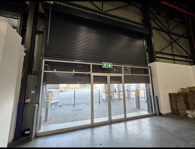 2,268M² WAREHOUSE TO LET IN ROBERTSHAM